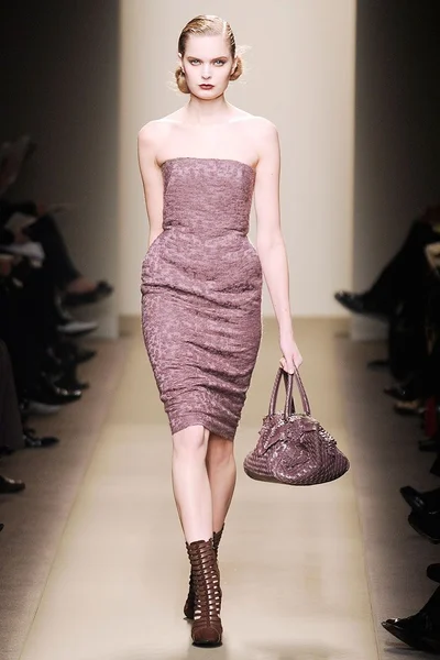 Look 16